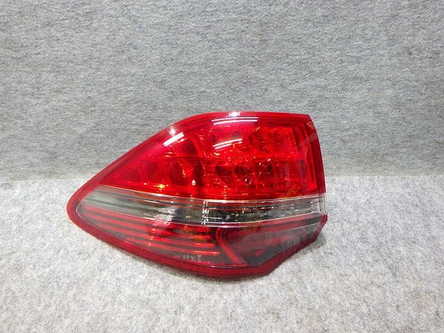 200系　クラウン　ロイヤル　前期　左テール　GRS202　GRS200　GRS203　30-346　81560-30B60　2008年　LED玉切れ無し　260730008