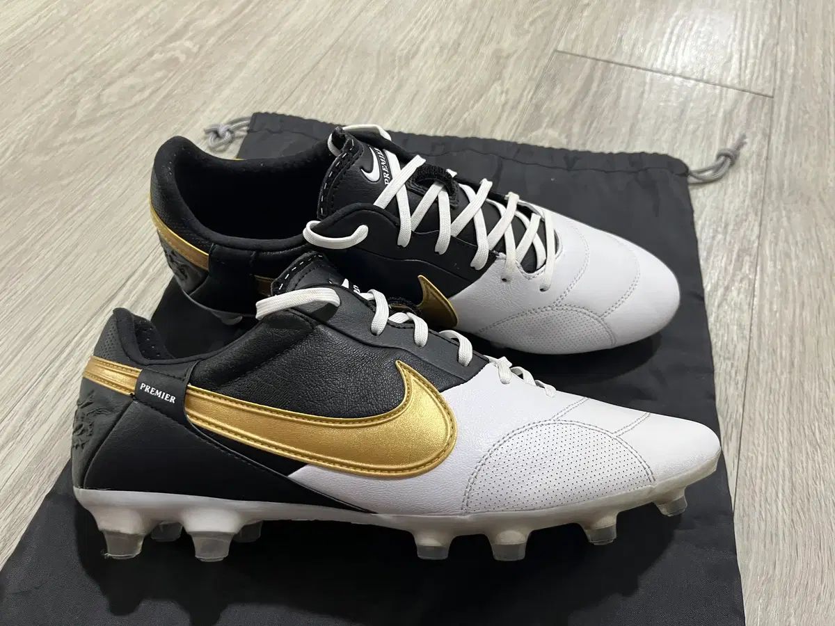 (ほぼ新品) NIKE ナイキ プレミア 3 FG 275 サッカーシューズ