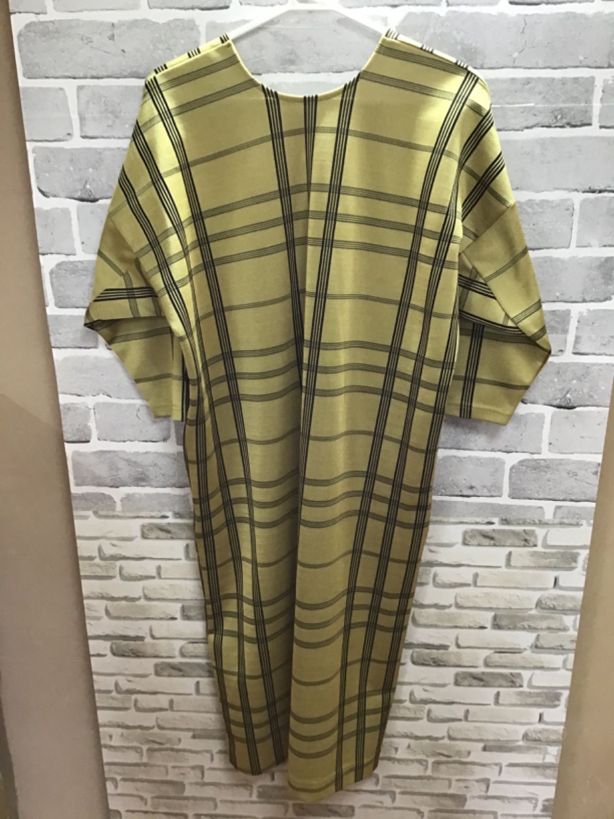 https://assets.mercari-shops-static.com/-/large/plain/2JUtJWwwBgz7JsfTgugjNM.jpg@jpg