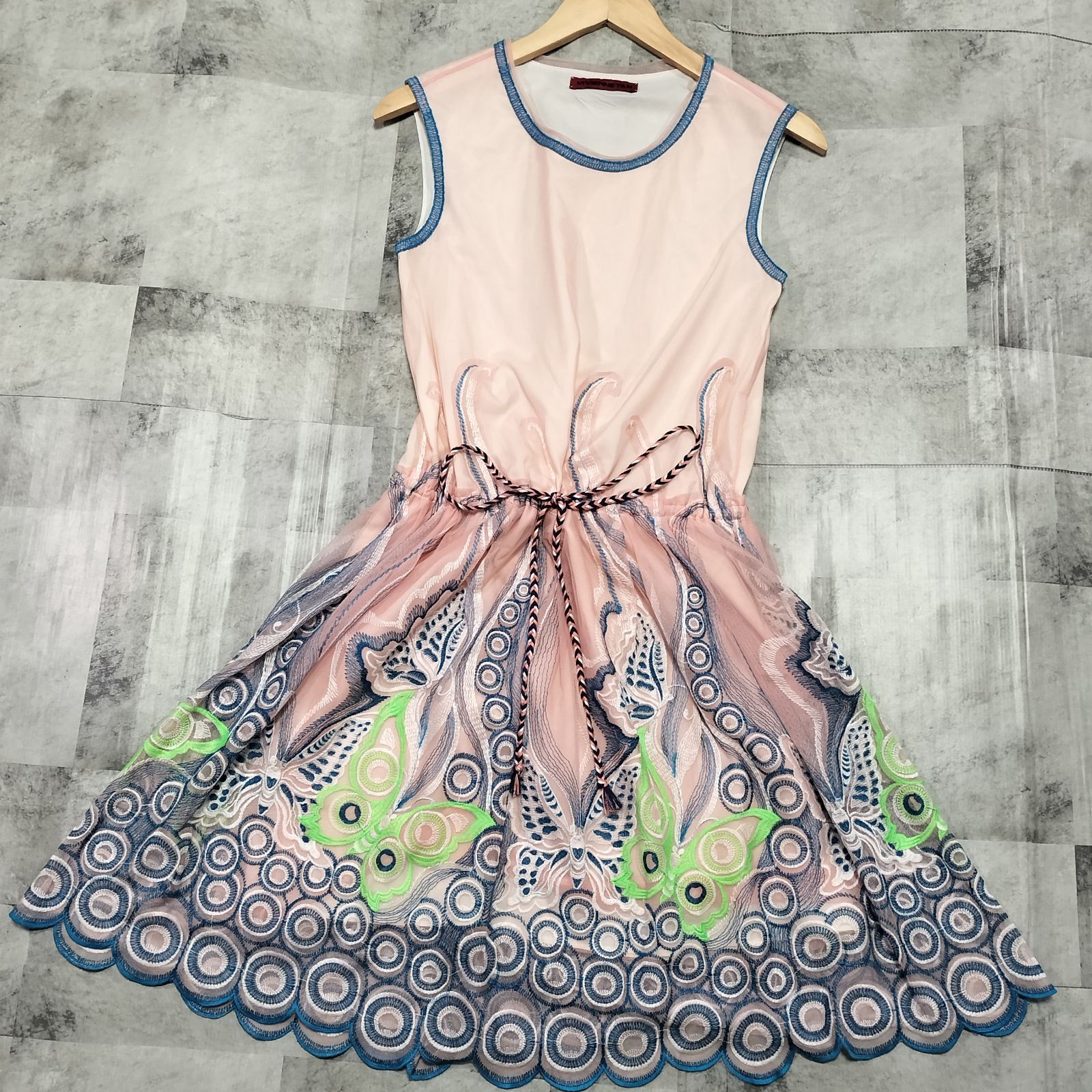 希少【極美品】 VIVIENNE TAM ヴィヴィアンタム パワーネット バタフライ刺繍 チュールワンピース サイズ40 Lサイズ相当 ダブルネット 二重構造 ドレス 蝶 ノースリーブ ピンク系 ブルー グリーン ロングワンピース Aライン フリル 11,248円
