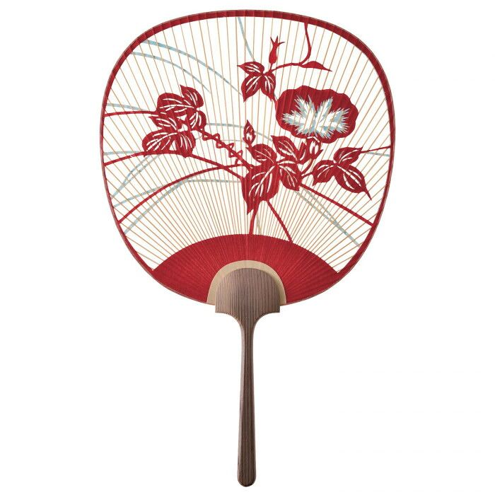 赤の両面透かしが壁面のアクセントにも 塩見団扇 日本製 うちわ 朝涼(赤) 24×38.5cm 和紙・竹・杉 2052