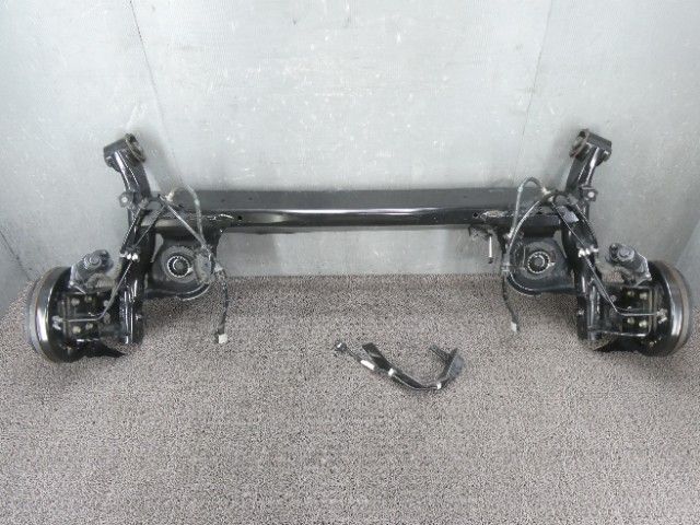 9863 ニッサン ノート e-POWER E13 リアアクスル リヤアクスル リアアクスルビーム (L1-1)