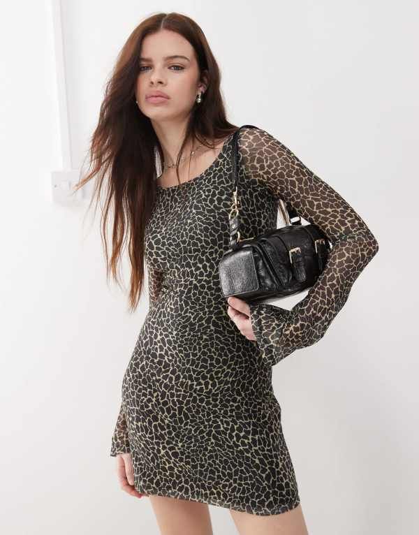 モーテル レディース トップス ワンピース ミニワンピース プリント ミニ Motel sartika flared sleeve giraffe print mini dress and cream