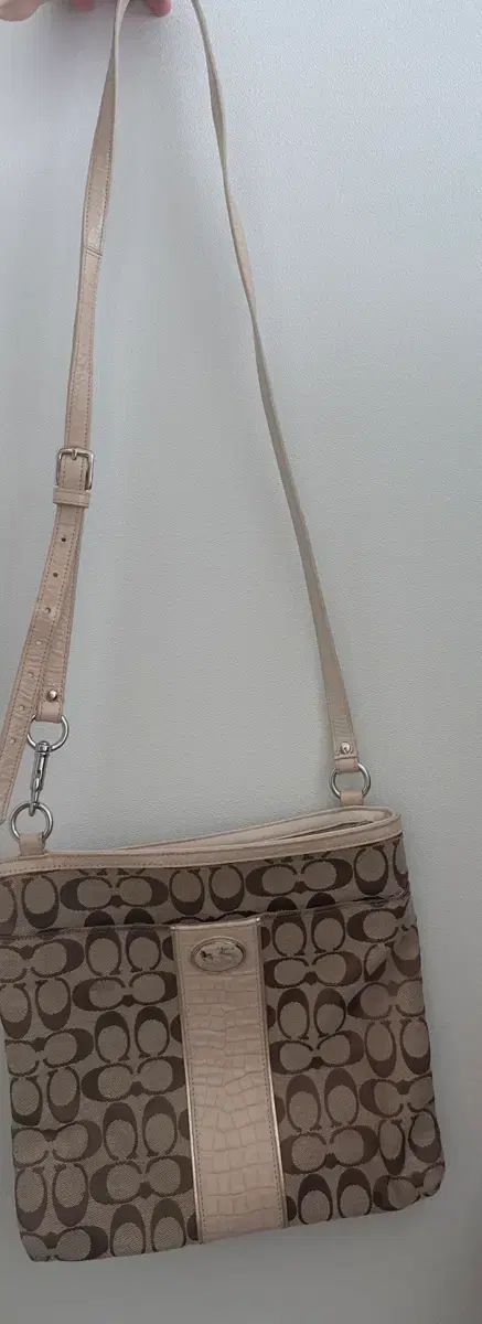 COACH シグネチャー パータン クロスバック ベージュ 26,298円