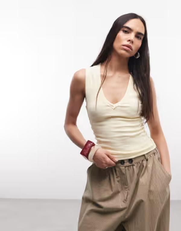 コルージョン レディース トップス ベスト Vネック リブ COLLUSION low v neck exposed seam ribbed tank top in buttermilk