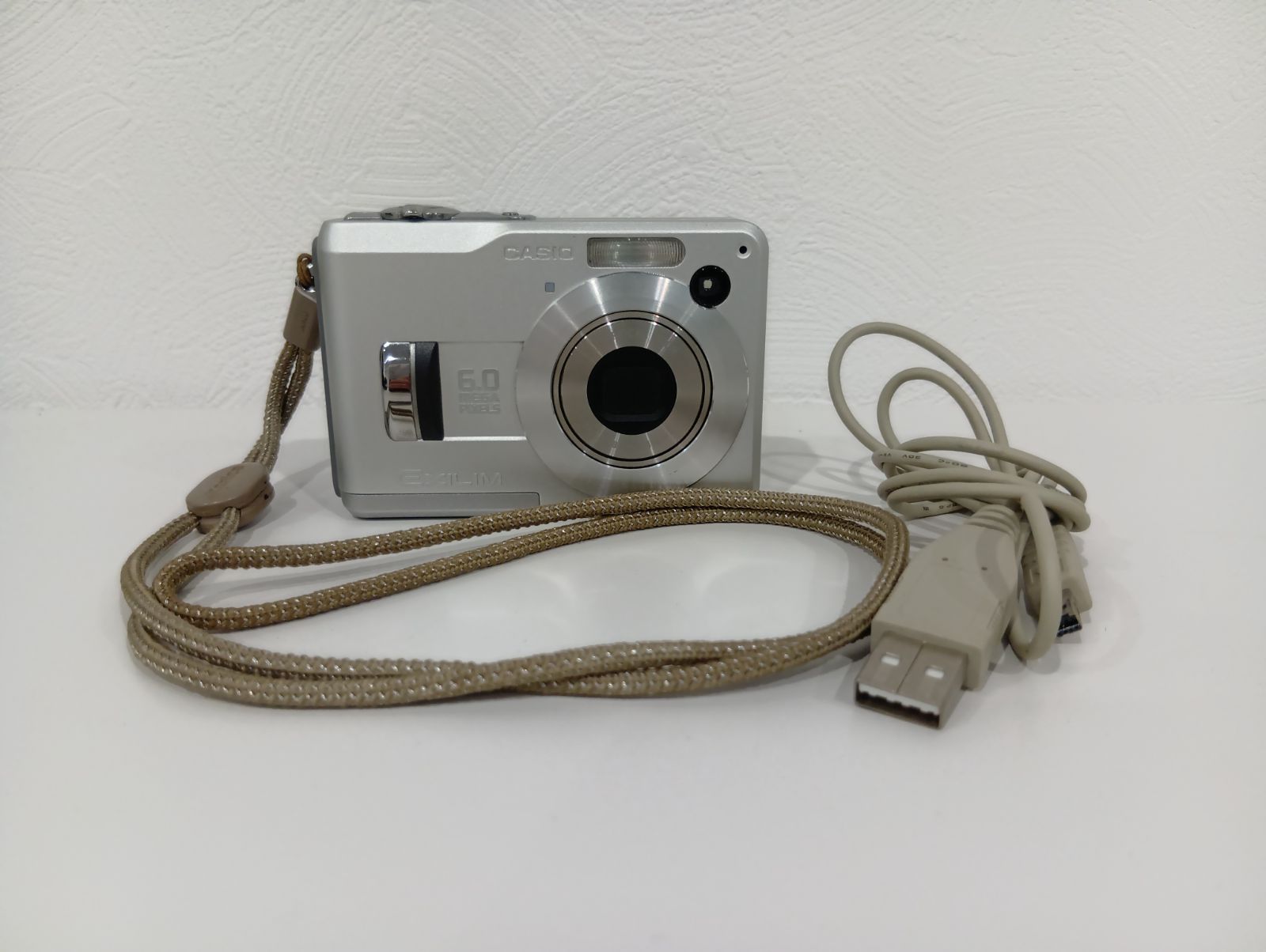 카시오 엑실림 EX-Z60 실버 600만 픽셀 컴팩트 디지털 카메라 [매장 번호 S]