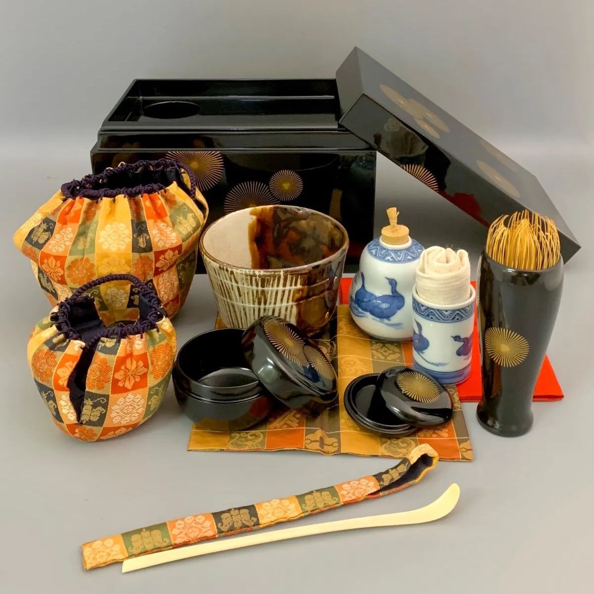 【フォロー割対象商品】細川司光作　唐松蒔絵　利休茶箱　茶道具　茶箱セット