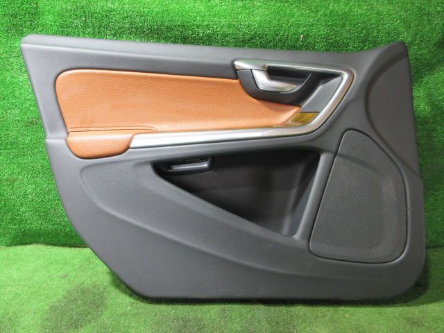 左フロントドア内張り ボルボ DBA-FB4164T H24　HSP0518-17-24-L