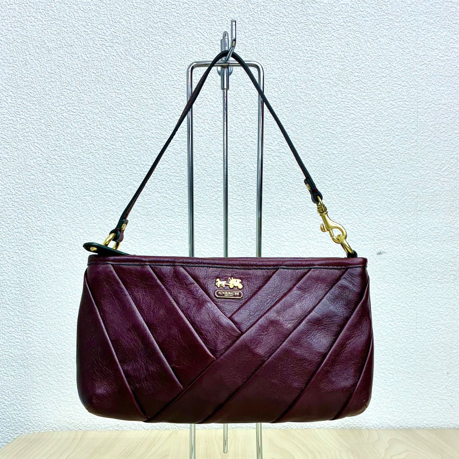 【コーチ COACH】2025年製 ほぼ未使用・美品！ ハンドポーチ ミニハンドバッグ バーガンディ