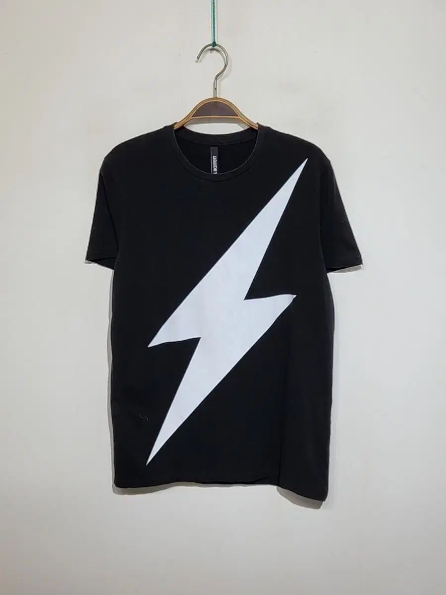 (S) NEIL BARRENTT(ニール バレット) 半袖Tシャツ ブラック 雷 Tシャツ 正規品 7,895円