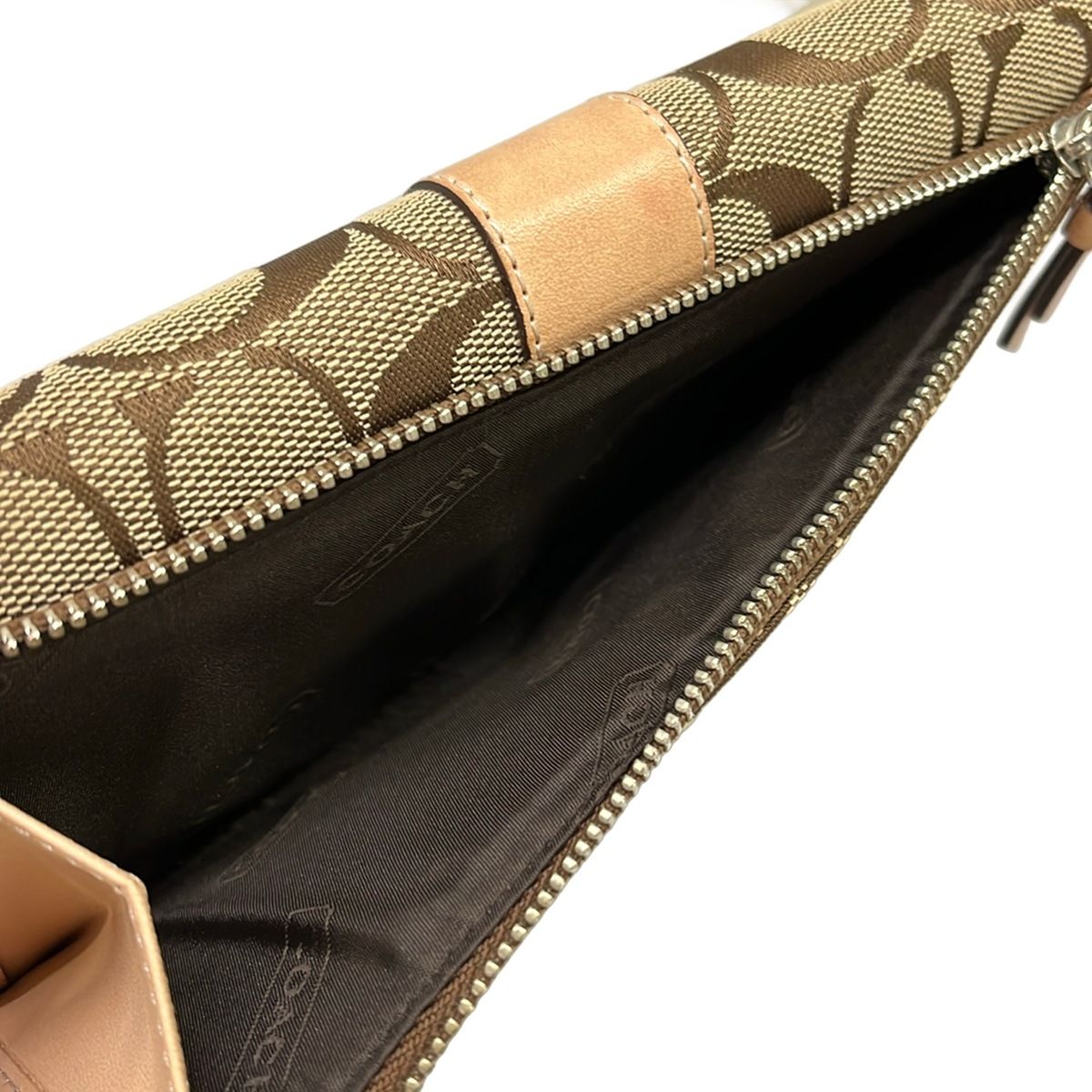 https://assets.mercari-shops-static.com/-/large/plain/2JUtcPaKSce3rekLhRDTxE.jpg@jpg