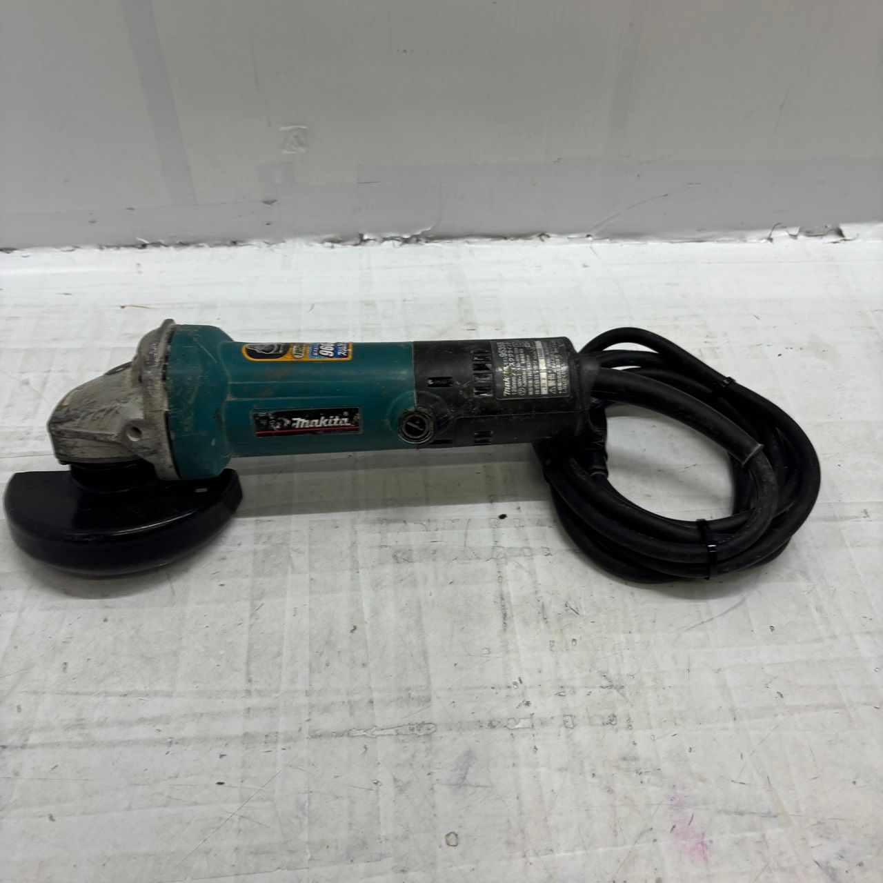 送料無料h14837 makita マキタ 125mm ディスクグラインダ 9535B 工具 電動工具 大工道具 研磨 切断 DIY 6,320円