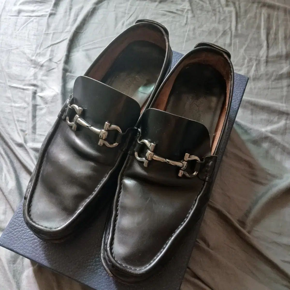 フェラガモ(Ferragamo) Classic シルバー ガンチーニ ローファー 10,791円