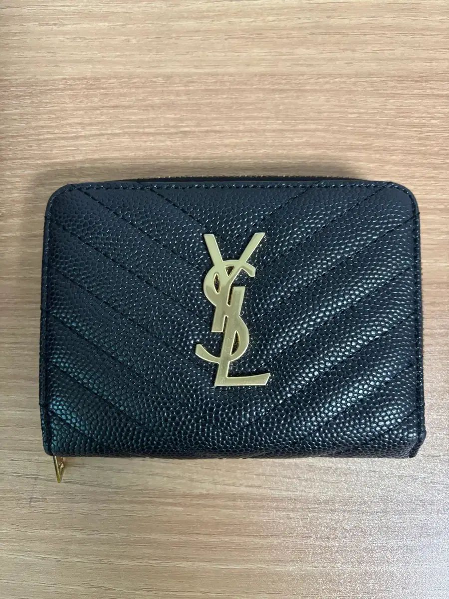 イヴ・サンローラン YSL キルティング 財布 ブラック 出品