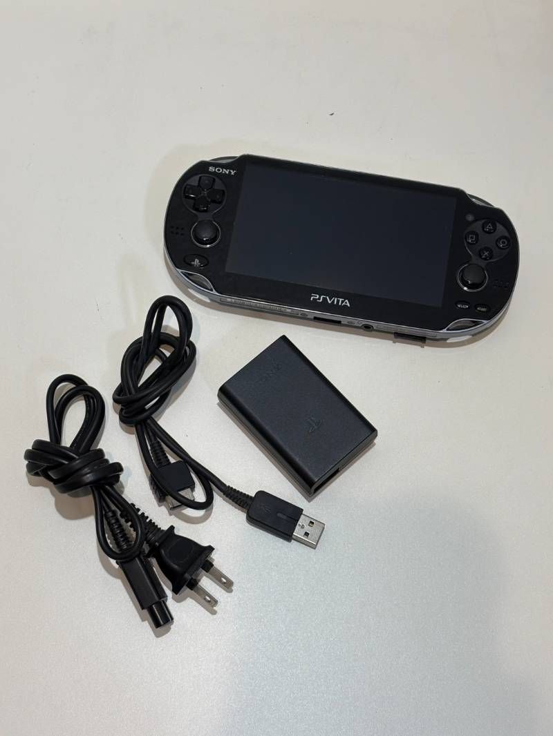 ② SONY PlayStation Vita PSVITA PCH-1100 ブラック 初期化済み 動作確認済み
