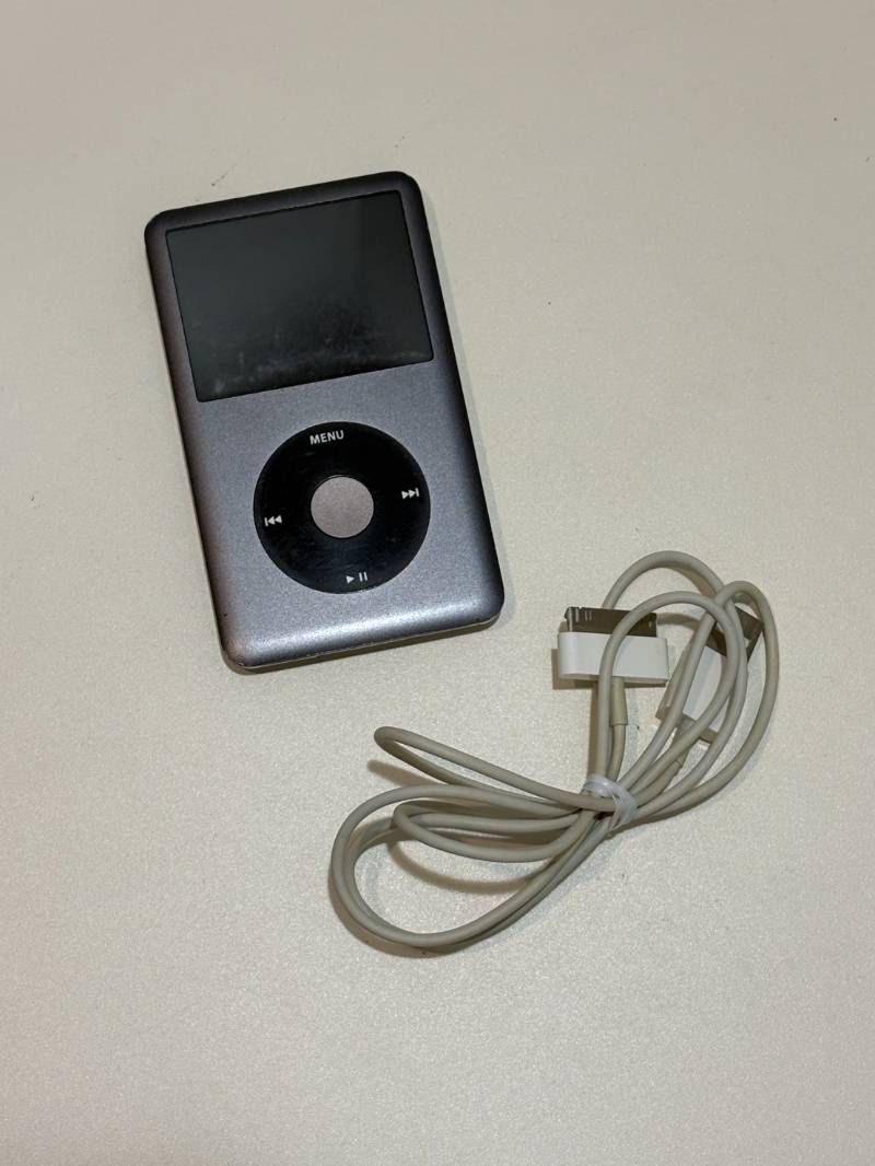 Apple iPod classic A1238 MC297J ポータブルデジタルオーディオプレーヤー 動作確認済み 現状品