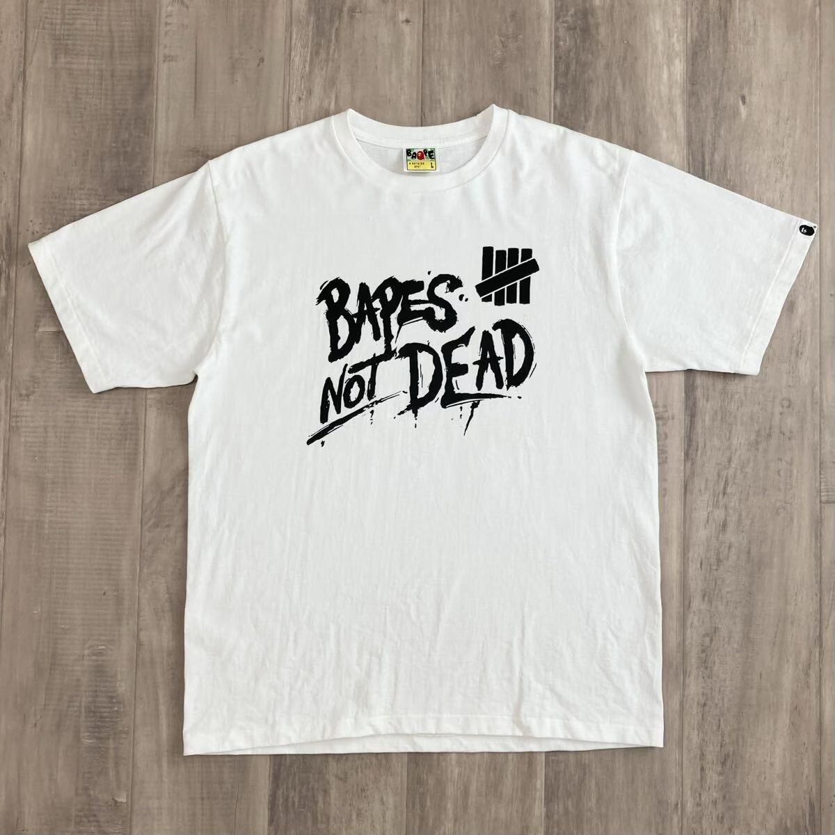 Undefeated × BAPE LOGO Tシャツ Lサイズ a bathing ape エイプ ベイプ アベイシングエイプ アンディフューテッド y3368