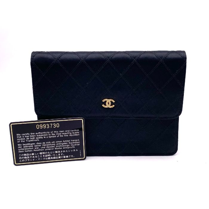 [중고] 굿 컨디션 CHANEL 마트라세 코코 마크 라인스톤 새틴 클러치 백