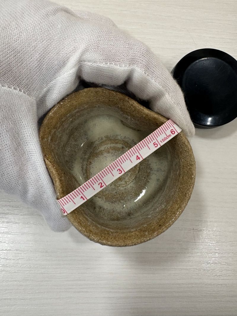 【管理番号-P】西岡小十 斑唐津ぐい呑 酒器 共箱 布 栞付 陶芸 焼き物 現状品