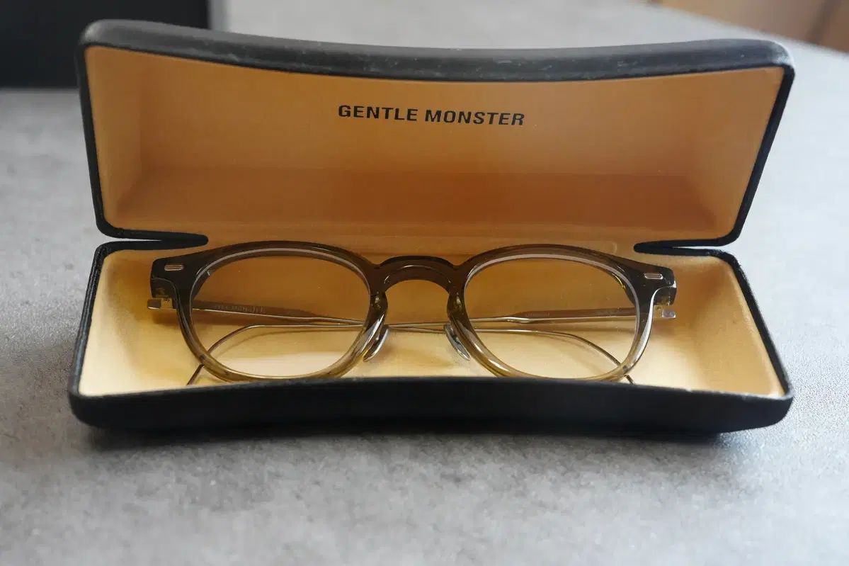 GENTLE MONSTER(ジェントルモンスター) エディ KC
