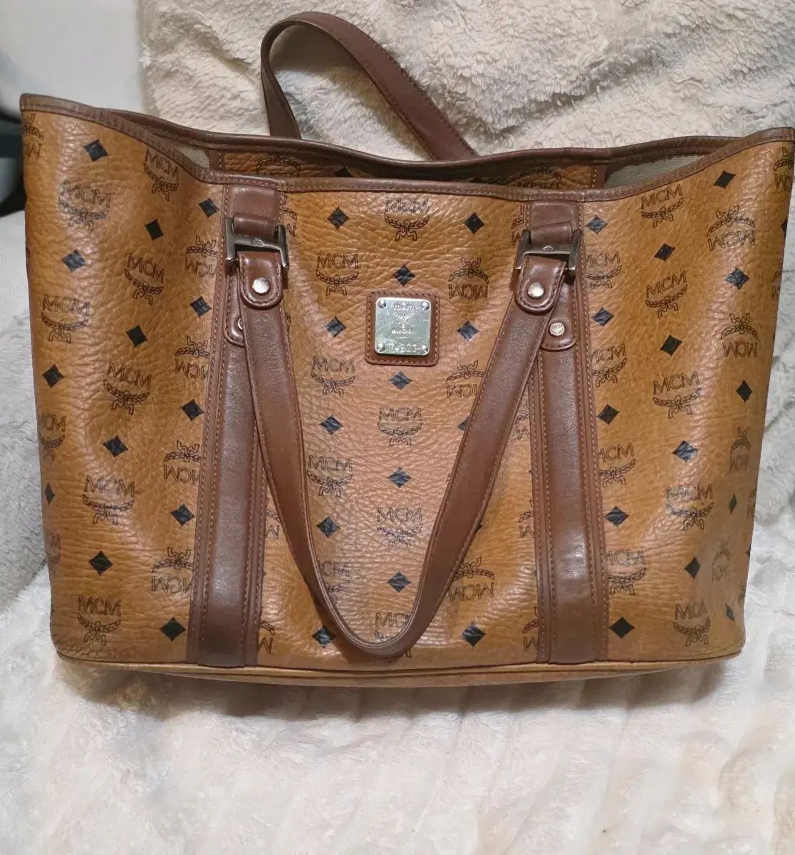 MCM トートバッグ ブラウン MCM の Classic LINE である 'ビセトス ショッパー/トートバッグ' 旧モデル