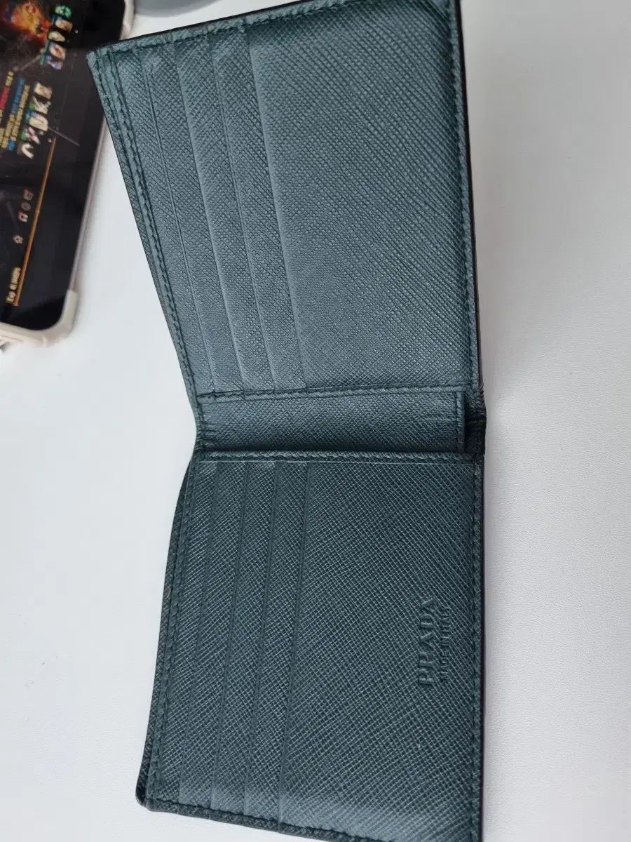 PRADA プラダ 二つ折り財布