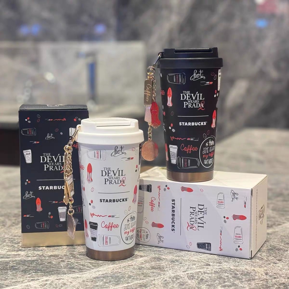 Starbucks × プラダを着た悪魔2 THE DEVIL WEARS PRADA 2 スターバックス 中国限定 ステンレスタンブラー 500ml メタルチャーム付き 白・黒