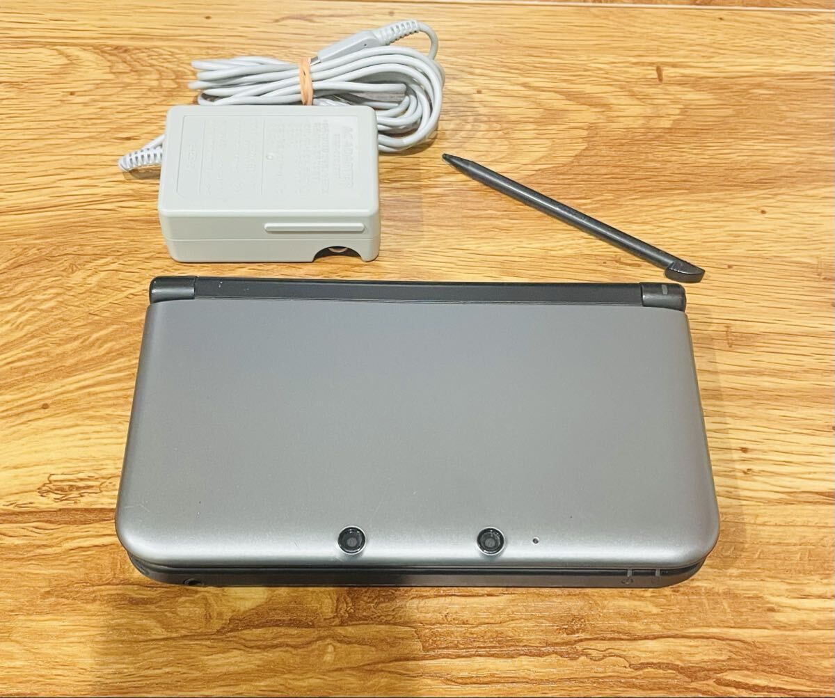 シルバーブラック ニンテンドー3DSLL 本体動作品　送料無料　付属品付き 任天堂 Nintendo