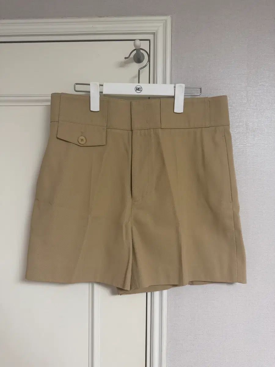 レクト ツイル コットン ピンタック ショーツ ベージュ M