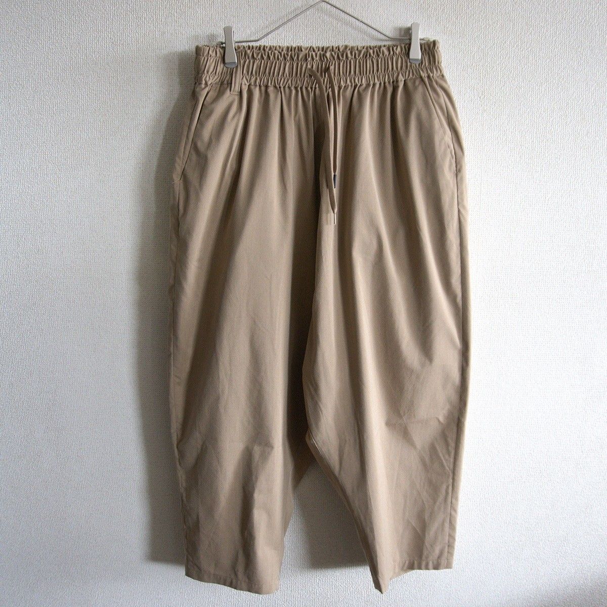 【美品】WHITE MOUNTAINEERING 【TAPERED PANTS】1 テーパードパンツ ベージュ 26080017