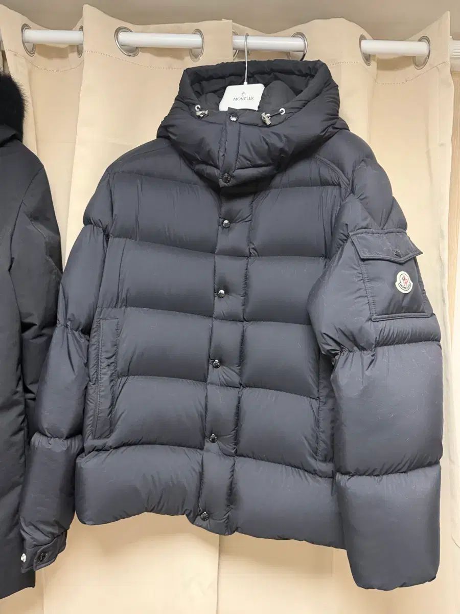 24年式 モンクレール ベゼール 6サイズ ブラック 傷あり 正規品