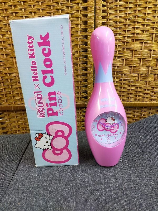 라운드 1 x 헬로키티 핑크 락 볼링 핀 벽시계 높이 37cm, 작동 확인, 상자 포함