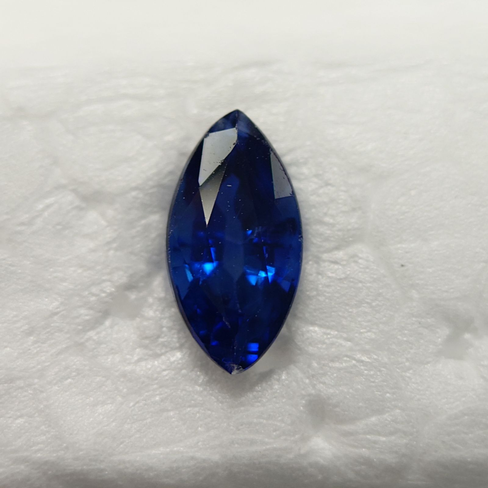 天然サファイア 0.55ct 約7.0mmｘ3.6mmｘ2.7ｍｍ ジュエリー外し s0041