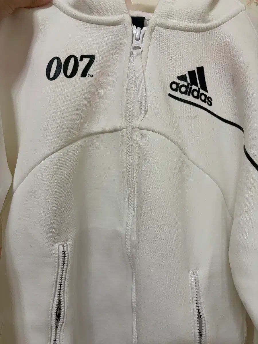 アディダス 007 コラボ 限定モデル フードジップアップ