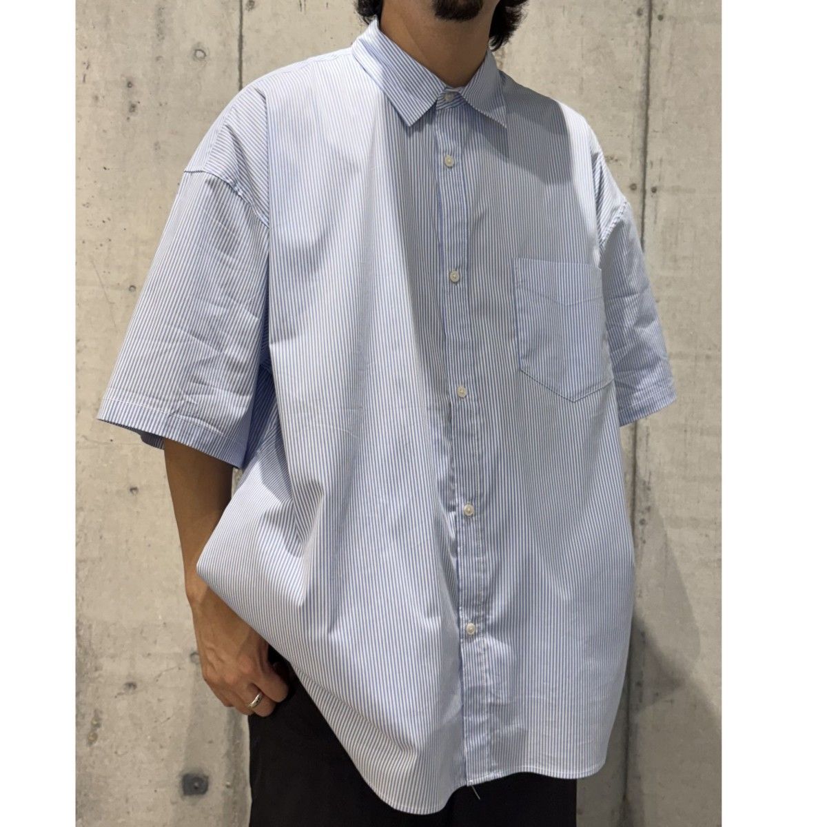 meltum LOOSE STRIPE SHIRT S／Sオーバーサイズストレッチサイドポケットストレッチ半袖シャツ 8069000148039