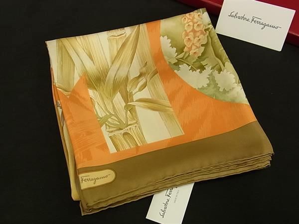 ■新品同様■ Salvatore Ferragamo フェラガモ シルク100% アニマル 総柄 スカーフ ストール ショール グリーン系 FY4043