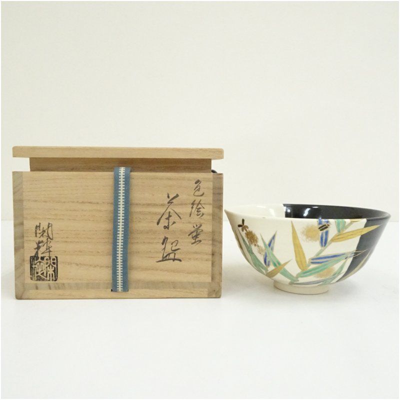 杣山焼　南口閑粋造　色絵蛍茶碗（共箱） 茶道 抹茶 おしゃれ 抹茶茶碗 抹茶碗 和食器 レトロ 茶器 骨董 茶わん 茶会 茶の湯 6月 夏