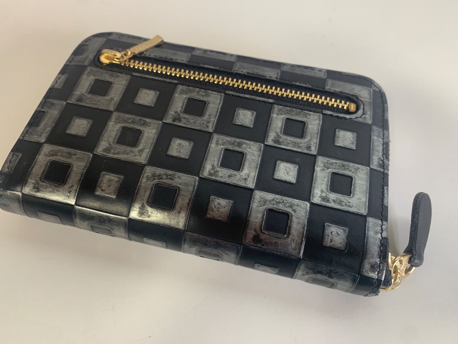 【極美品】ISIT アイエスイット ラウンドファスナー 二つ折り財布 レザー 箱付