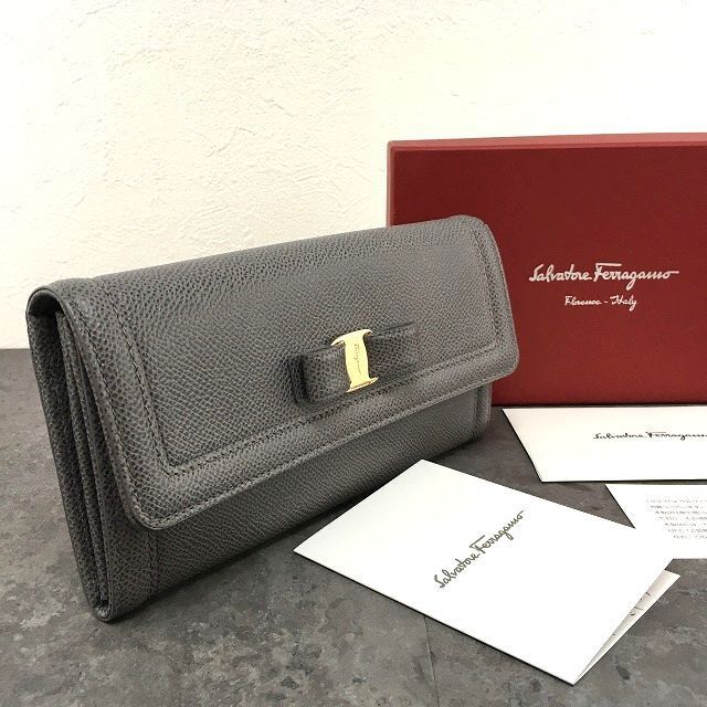 未使用品 Salvatore Ferragamo 長財布 ヴァラリボン 22C870 グレー 箱付き 349