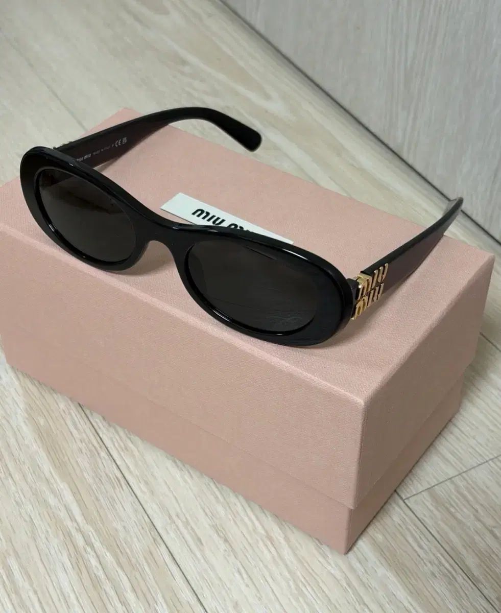 ミュウミュウ サングラス 41,107円