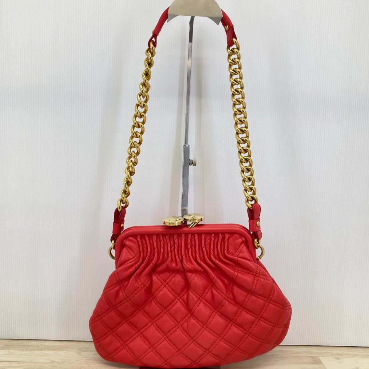 美品 MARC JACOBS マークジェイコブス ショルダーバッグ ゴールドチェーン がま口 キルティング レッド/赤 レディース[OA05609]