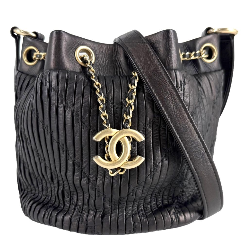 シャネル ショルダーバッグ レディース ココマーク ココ・プリーツ Vステッチ 肩掛け CHANEL レザー ブラック 黒 ゴールド金具【中古品】