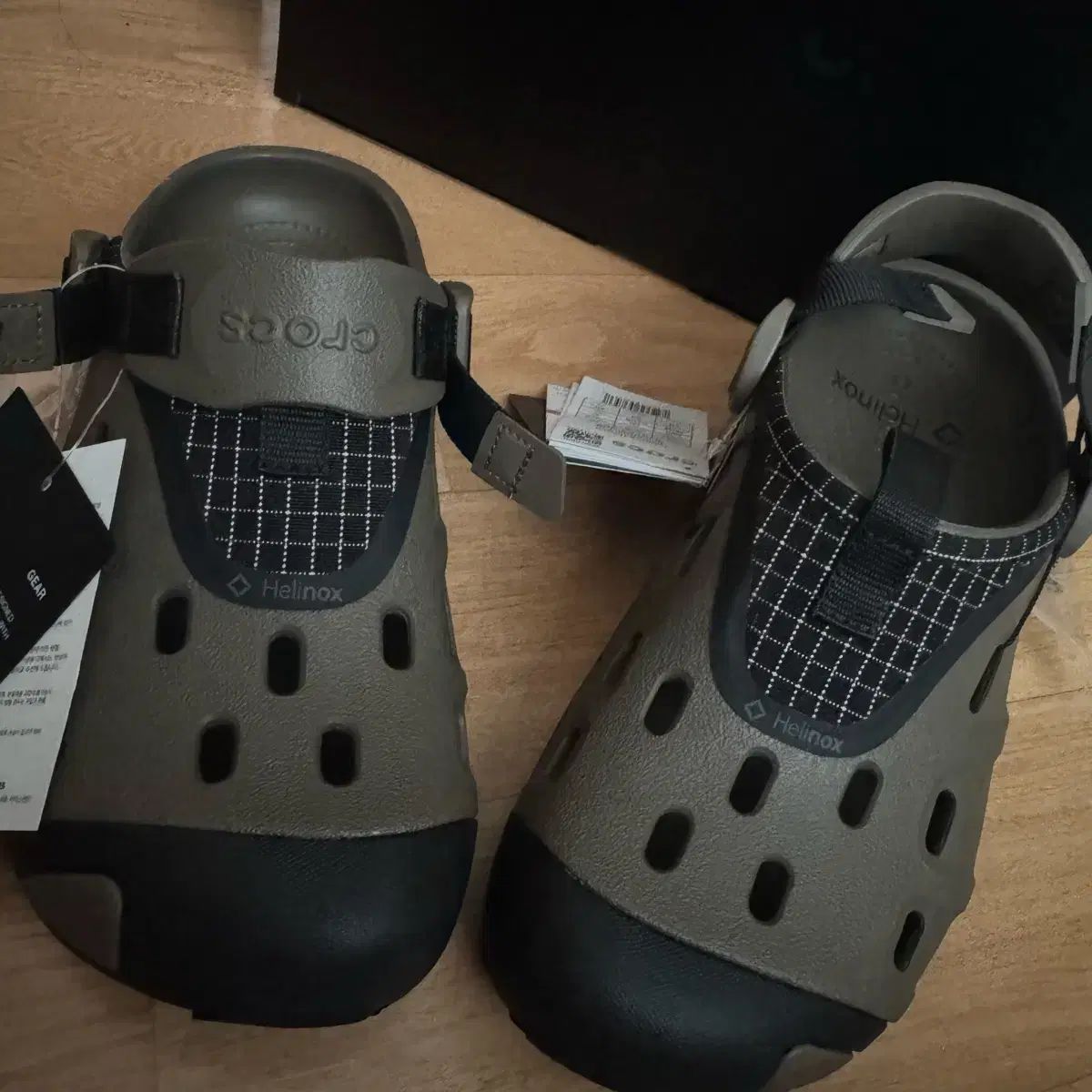 250 Crocs x Helinox Quick Trail Klogg Walnut