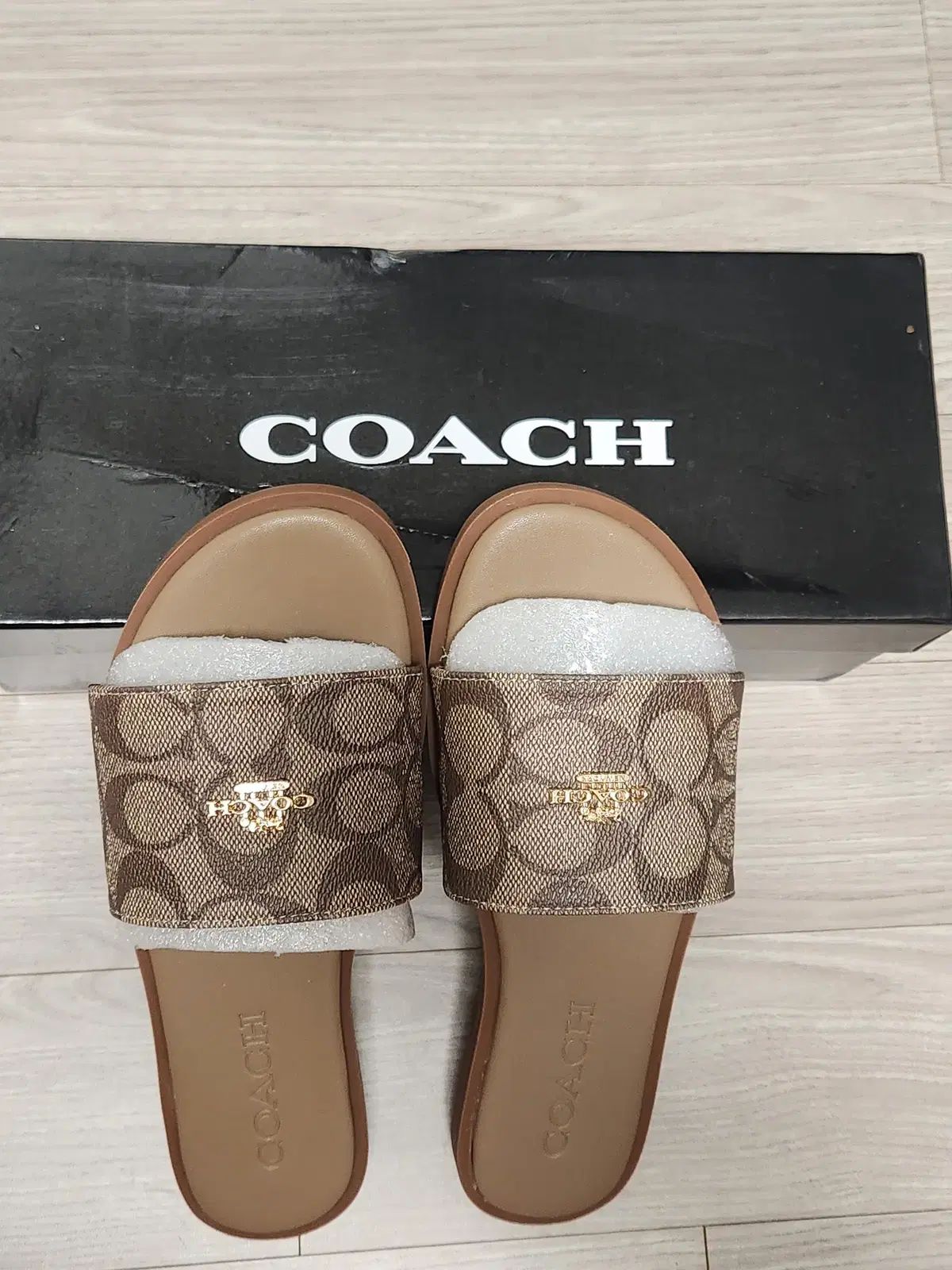韓国国内当日発送 COACH コーチ シグネチャー スライド サンダル 36サイズ 出品