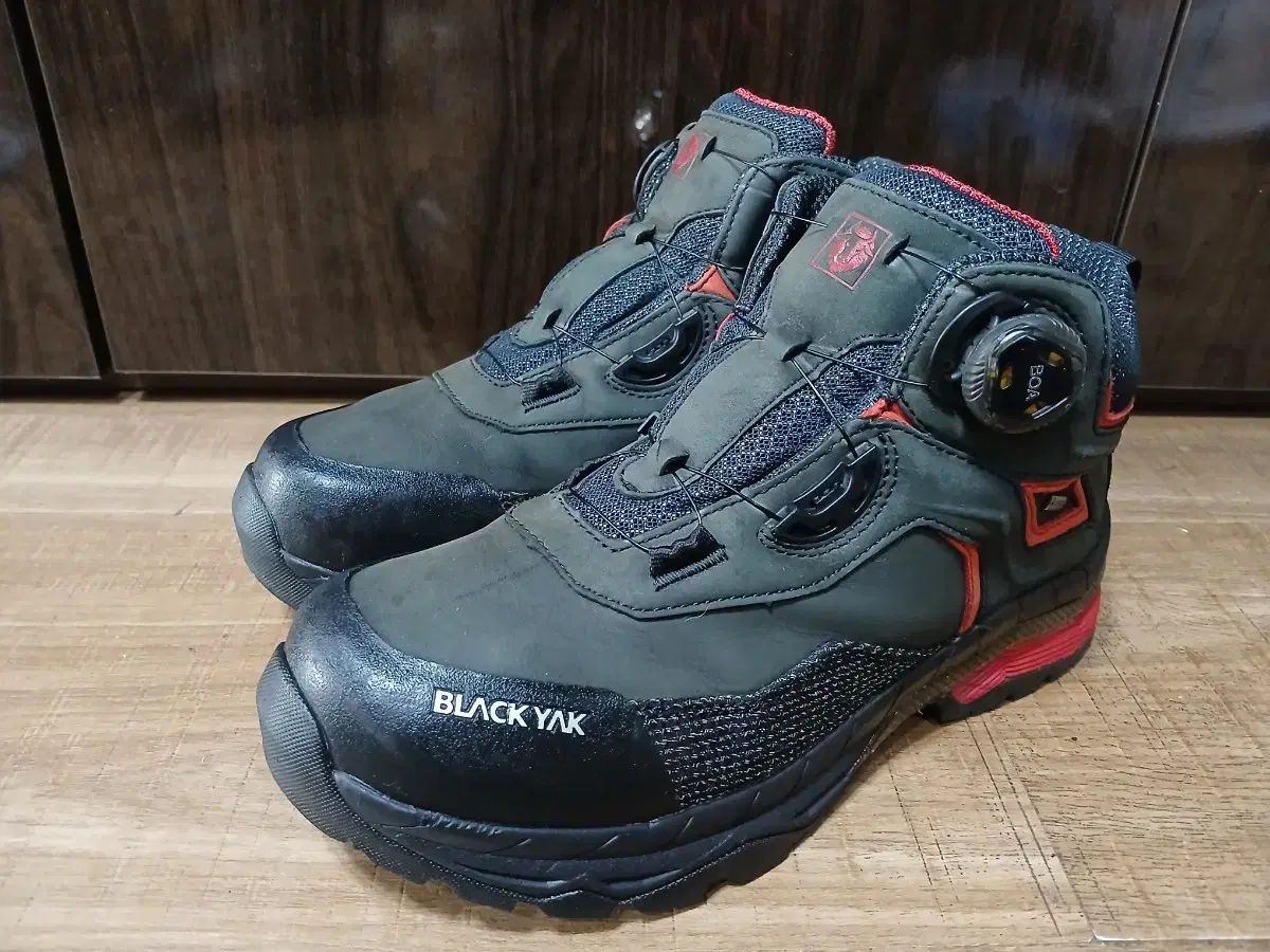 BLACK YAK ブラックヤク 登山靴 ダイアル ブラック/レッド 260