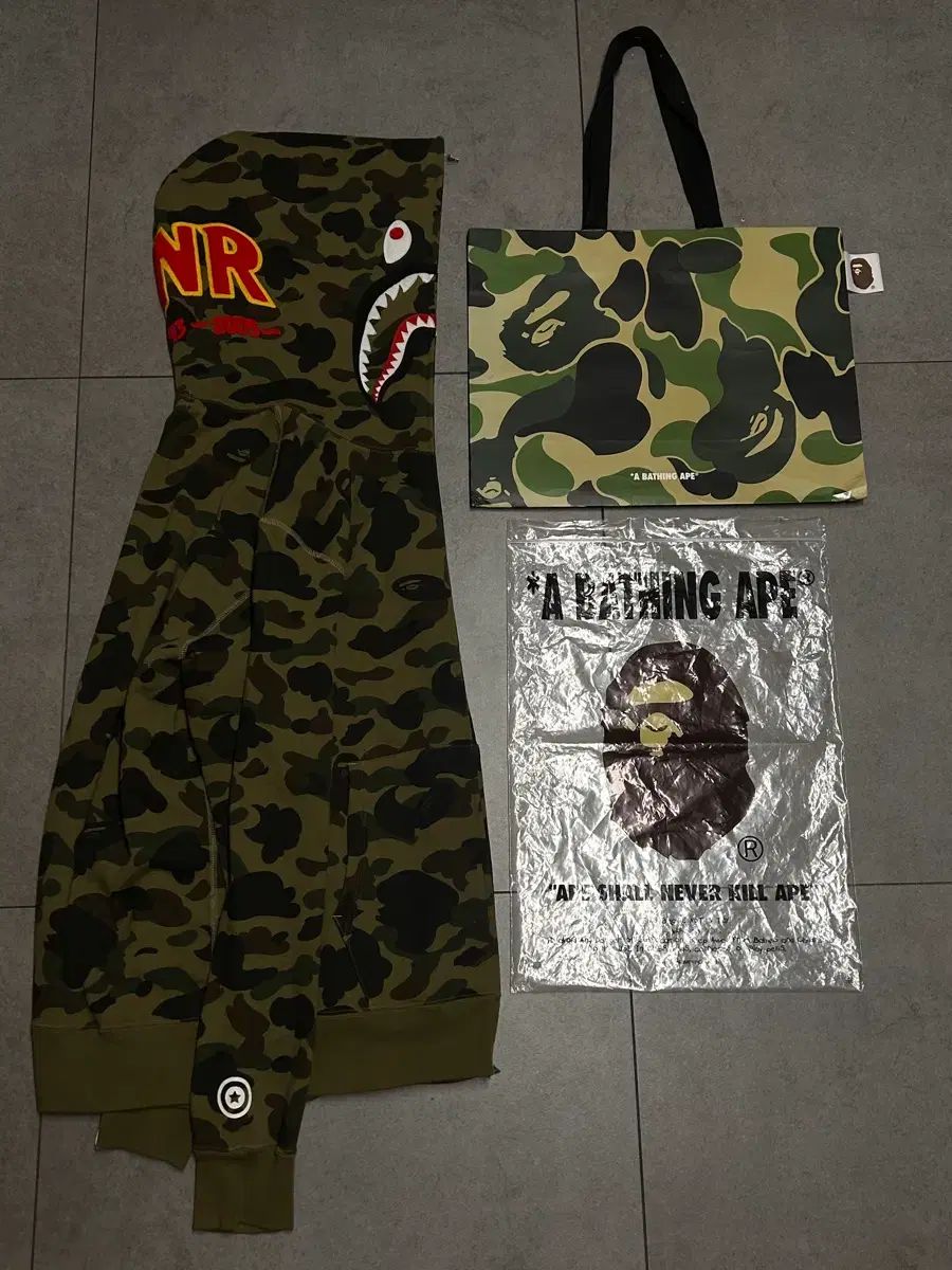 A BATHING APE アベイシングエイプ グリーン 迷彩柄 シャーク ジップアップ