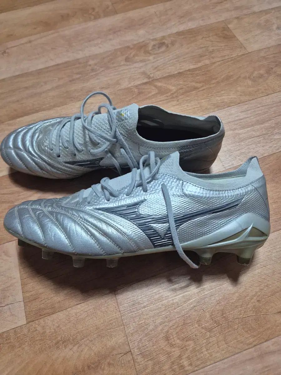 ミズノ サッカーシューズ モレリア NEO 4 ベータ JPN 280 28,397円