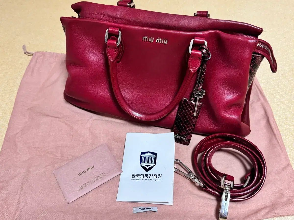 MIU MIU ミュウミュウ トゥー クロスバック レッド