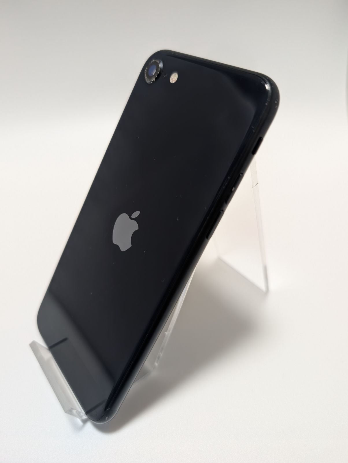 iPhoneSE3 64GB SIMフリー新品バッテリー100％ 整備保証付き 本体 中古 ミッドナイト 目立った傷や汚れなし