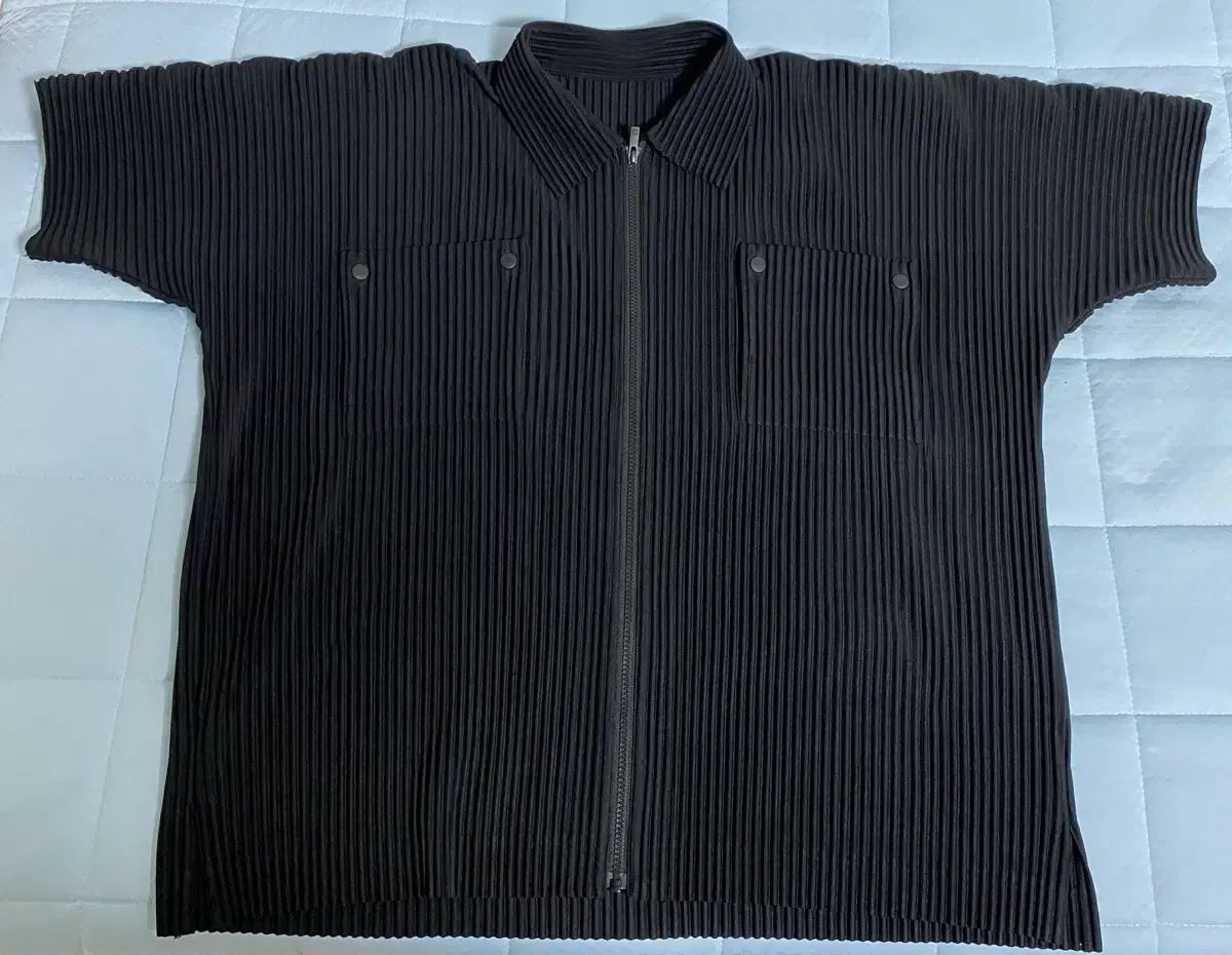 HOMME PLISSÉ フリップ シャツ ブラック 4 68,017円